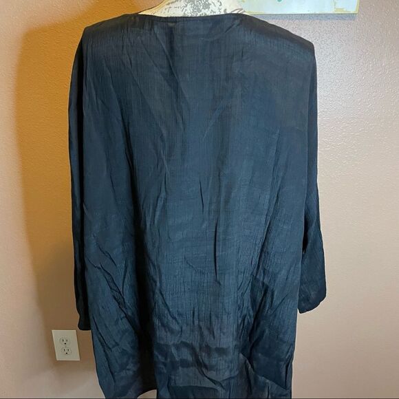 Catherine’s black and gold embroidered top - Picture 3 of 8